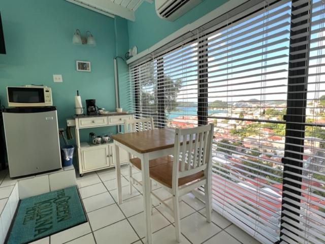 هاستل The Green Iguana