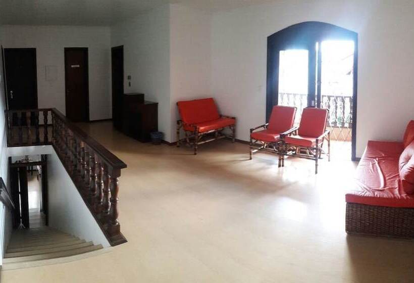 Hostel E Suites Scheckinah