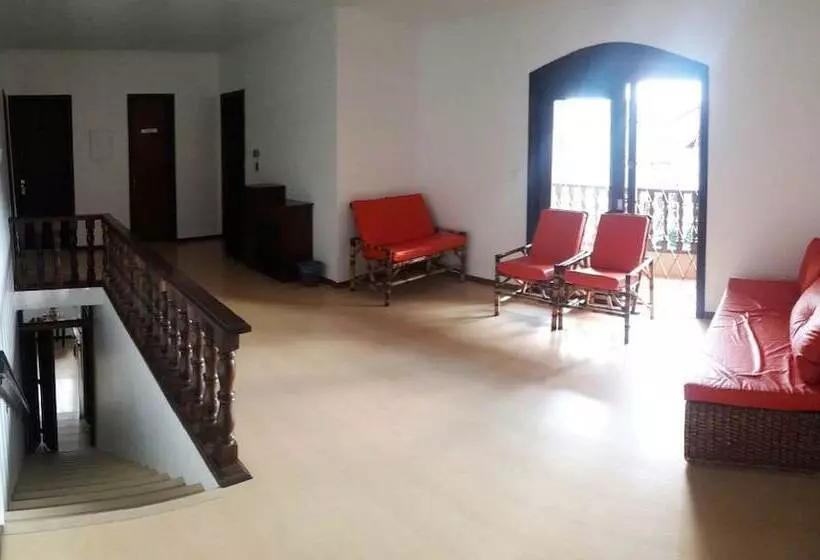 Hostel E Suites Scheckinah