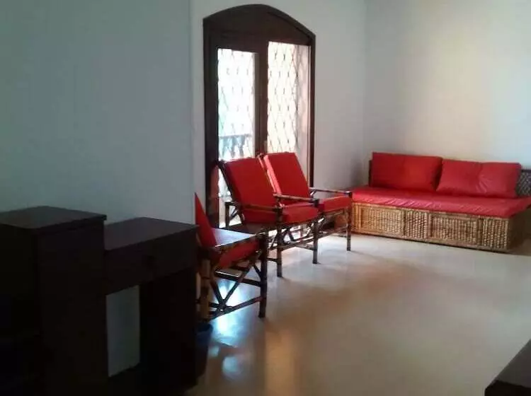 Hostel E Suites Scheckinah