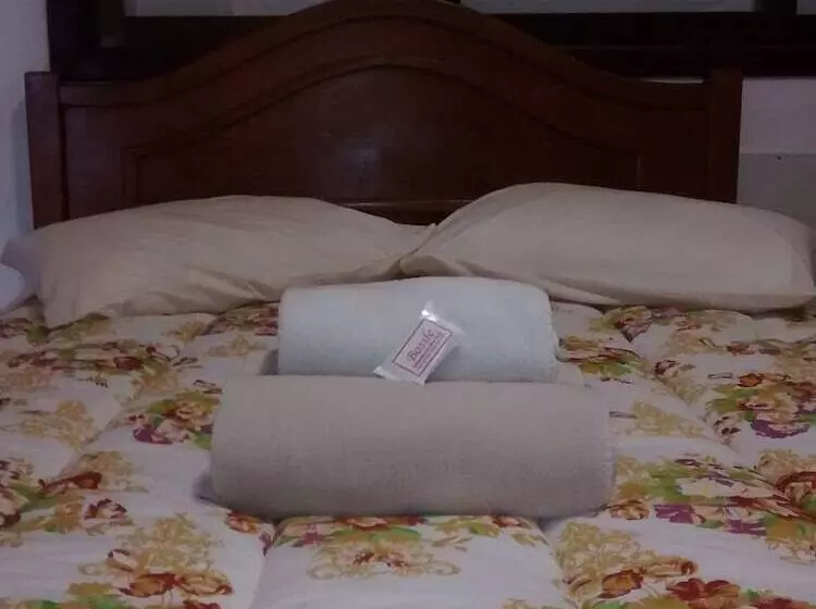 Hostel E Suites Scheckinah