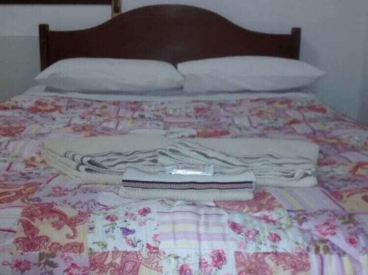 Hostel E Suites Scheckinah