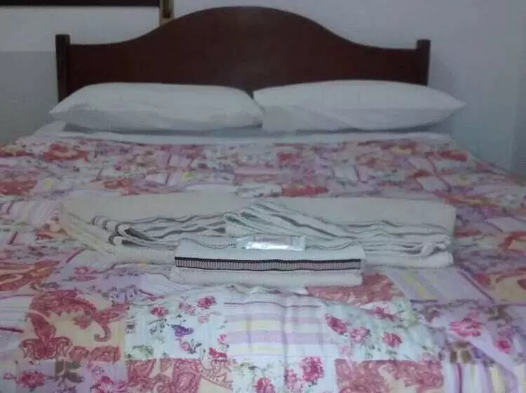 Hostel E Suites Scheckinah