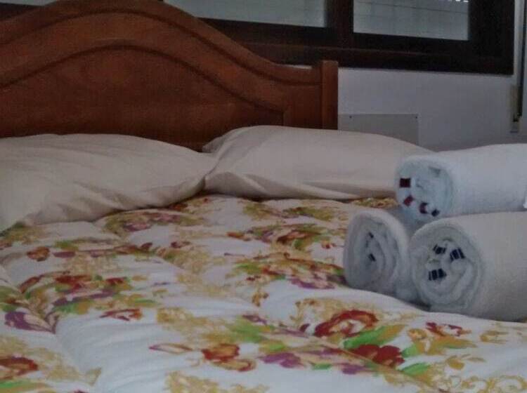 Hostel E Suites Scheckinah