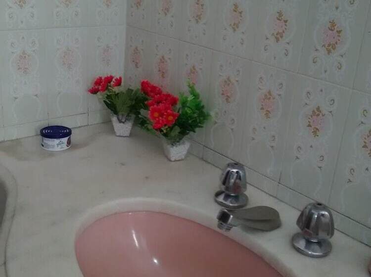 Hostel E Suites Scheckinah