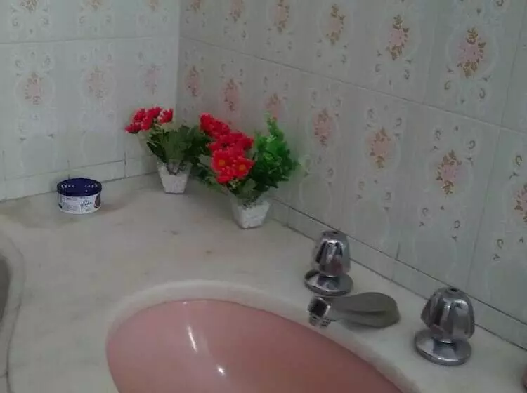 Hostel E Suites Scheckinah