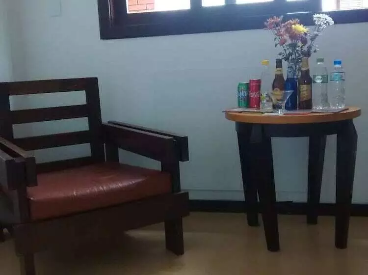 Hostel E Suites Scheckinah