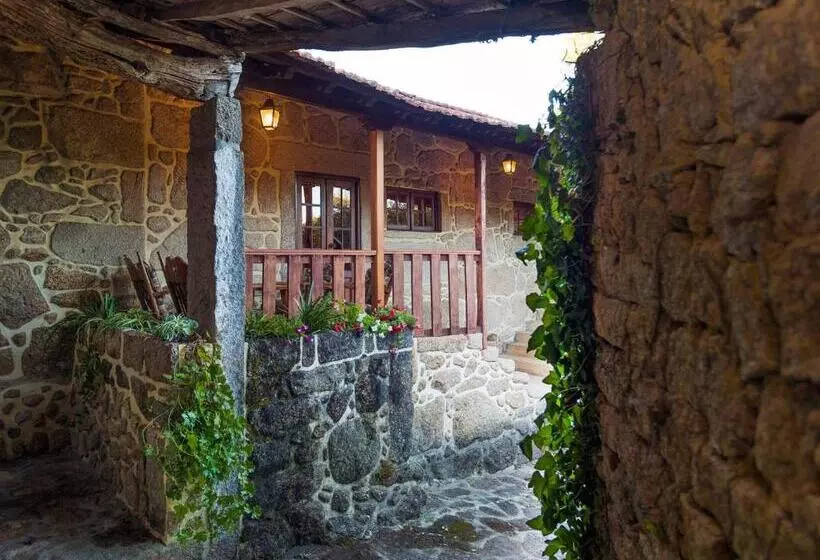 Hotelli Casas De Massinos