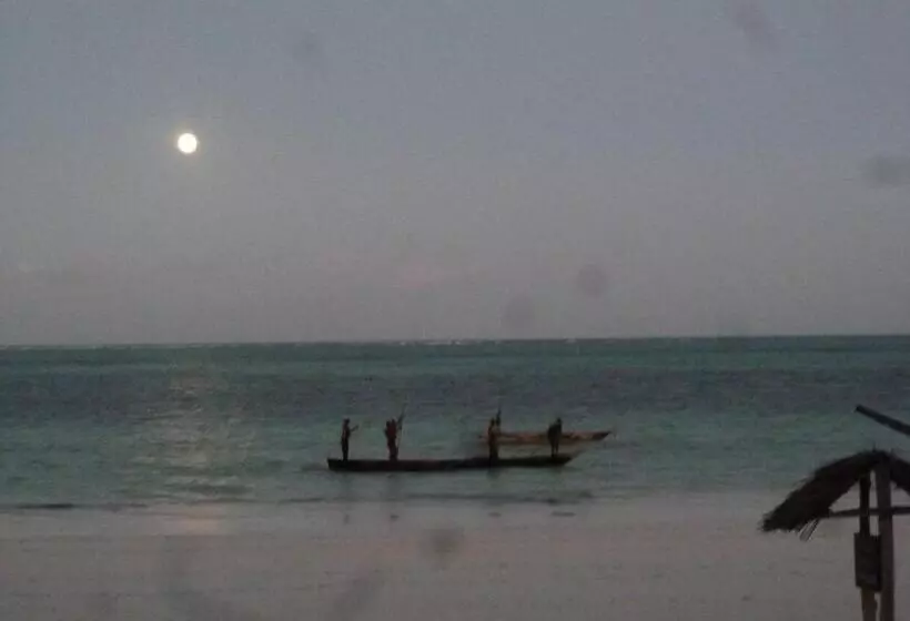 Hotelli Paradise Beach Bungalows
