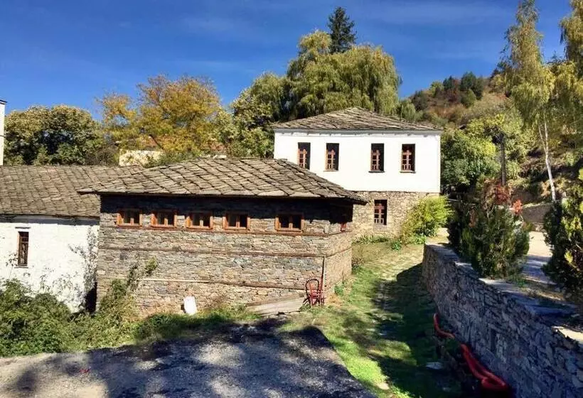 ペンション Kruchma Bratyata Guest House