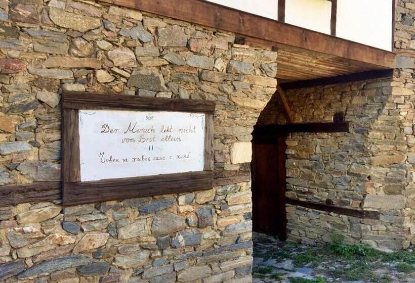 ペンション Kruchma Bratyata Guest House