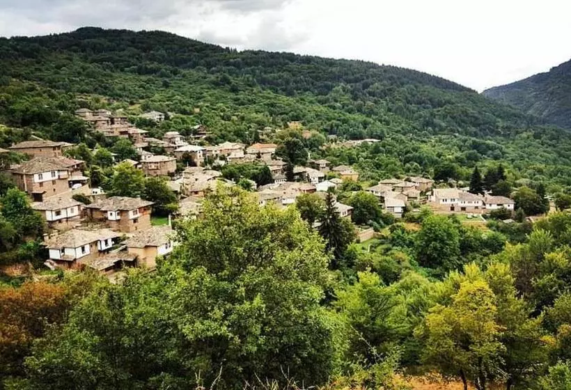 ペンション Kruchma Bratyata Guest House