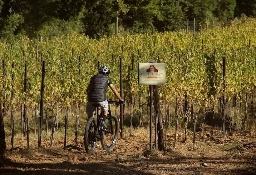 Lomakeskus Villa Le Prata   Winery & Accomodation