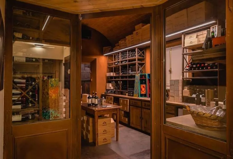 Lomakeskus Villa Le Prata   Winery & Accomodation