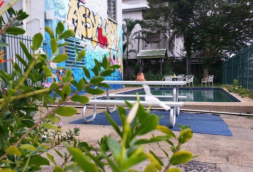 Asylum Cairns Hostel