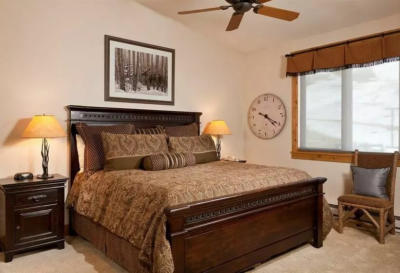 ホテル Antlers At Christie Base By Resort Lodging Company