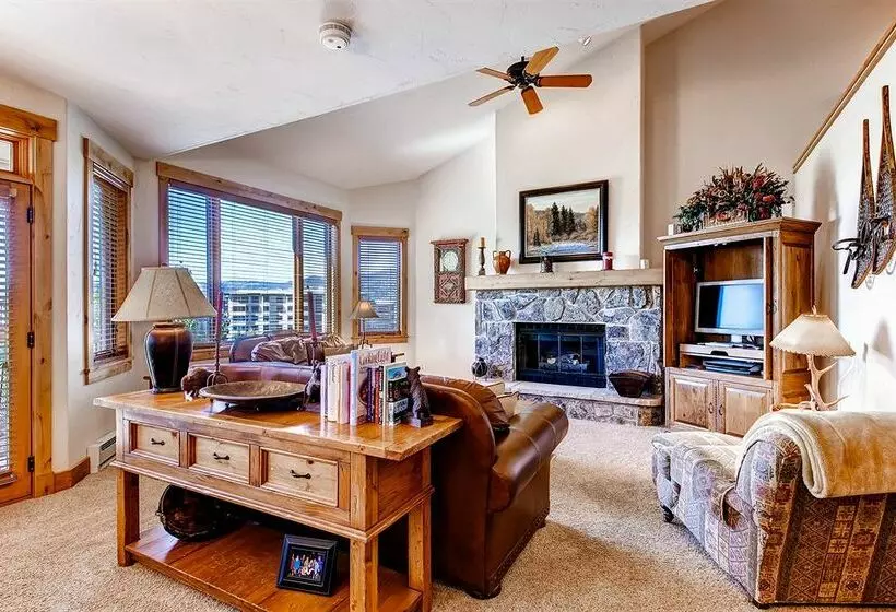 ホテル Antlers At Christie Base By Resort Lodging Company