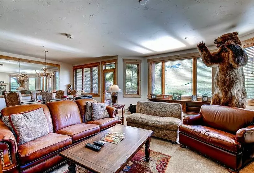 ホテル Antlers At Christie Base By Resort Lodging Company