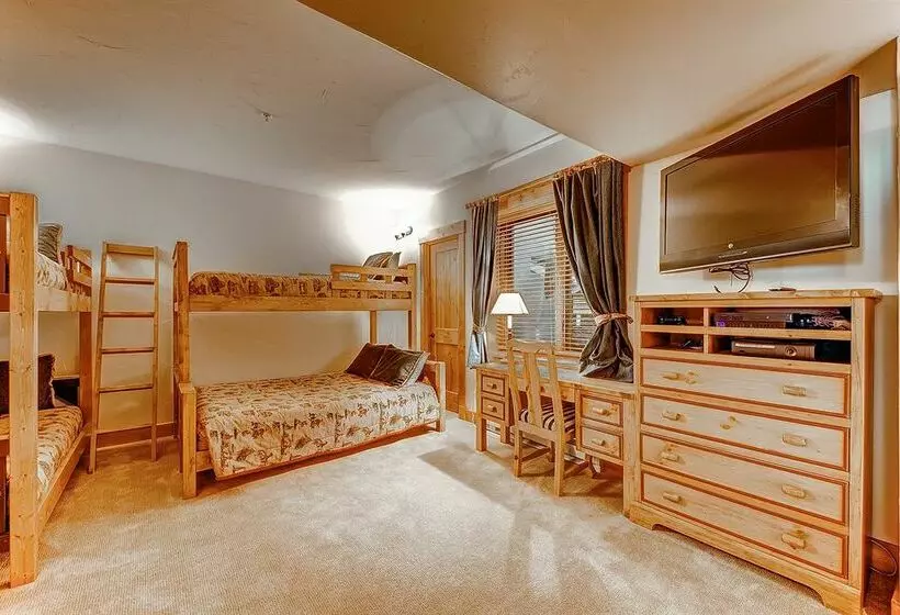 ホテル Antlers At Christie Base By Resort Lodging Company