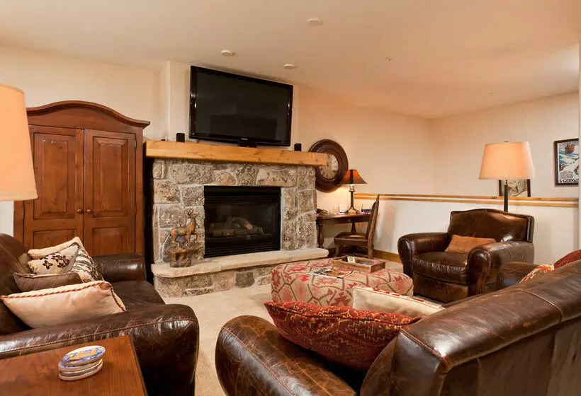 ホテル Antlers At Christie Base By Resort Lodging Company