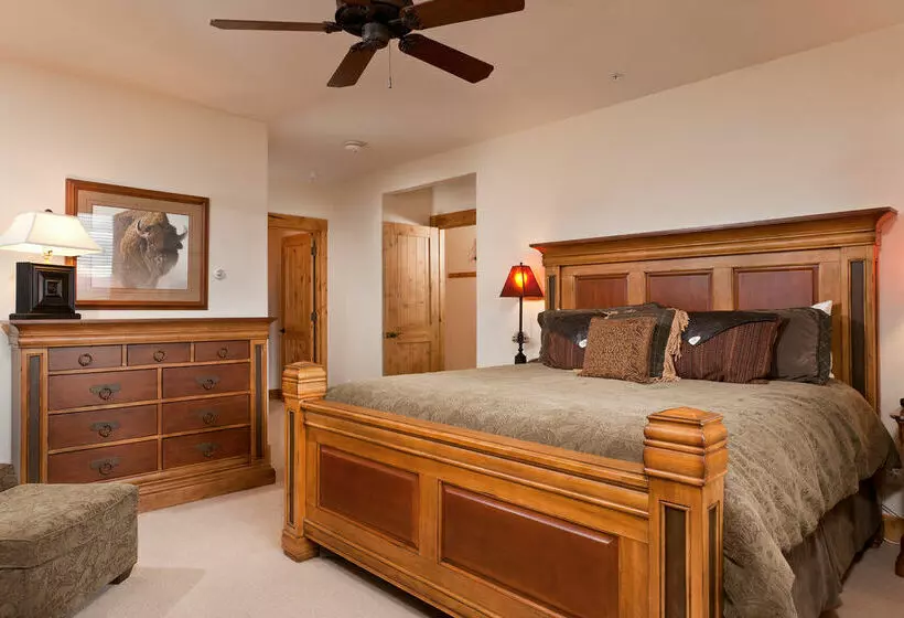 ホテル Antlers At Christie Base By Resort Lodging Company