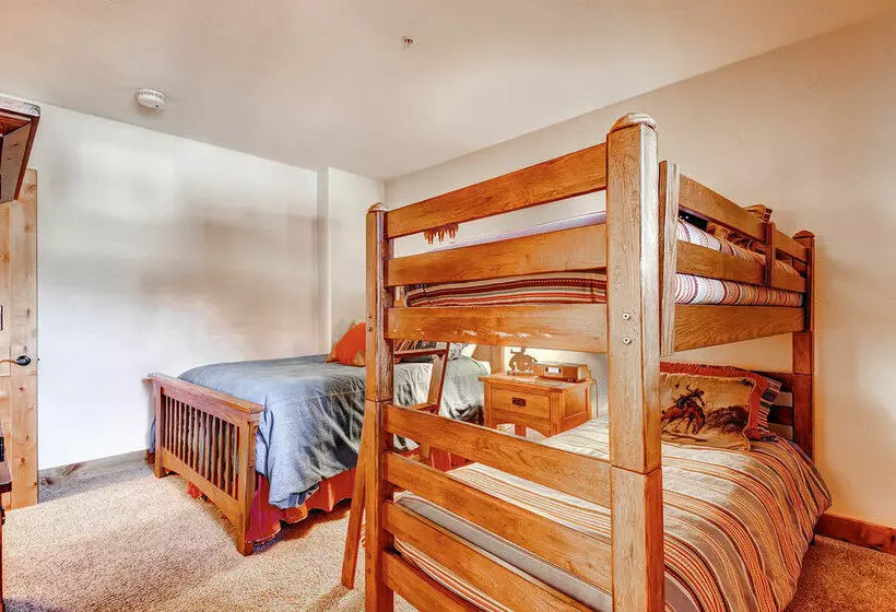 ホテル Antlers At Christie Base By Resort Lodging Company