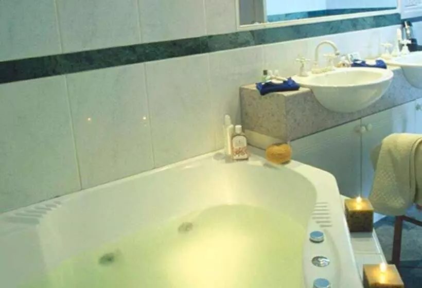 فندق Best Western Plus The Tudor Box Hill