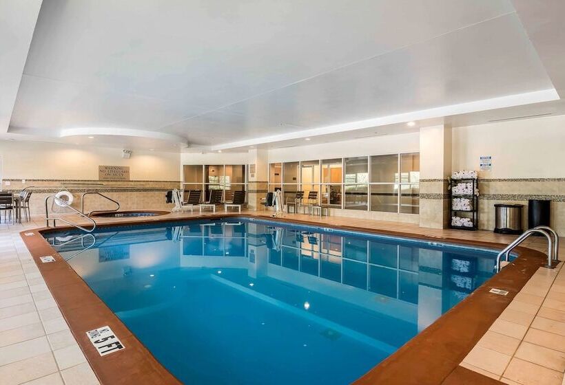 هتل Comfort Inn & Suites Near Six Flags