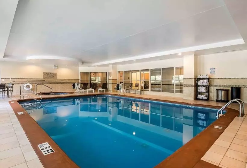 호텔 Comfort Inn & Suites Near Six Flags