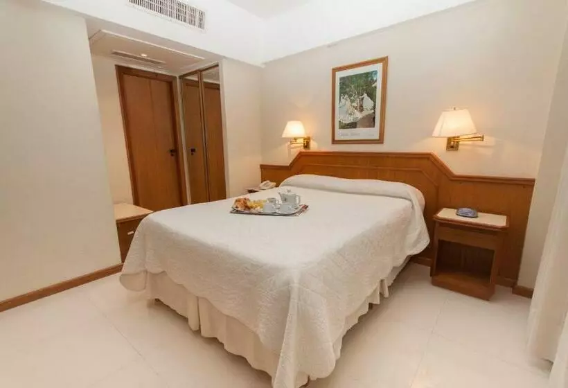 Hotelli Cuatro Reyes