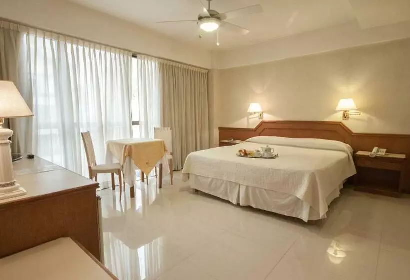 Hotelli Cuatro Reyes