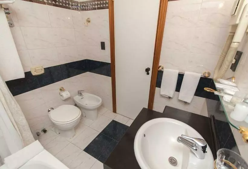 Hotelli Cuatro Reyes