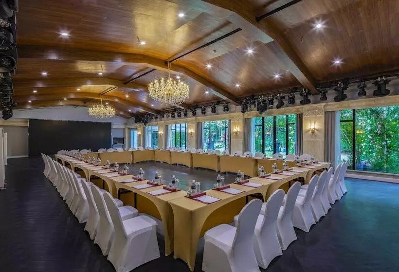 Intercontinental Shanghai Ruijin, An Ihg Hotel Downtown Historic Iconic Garden