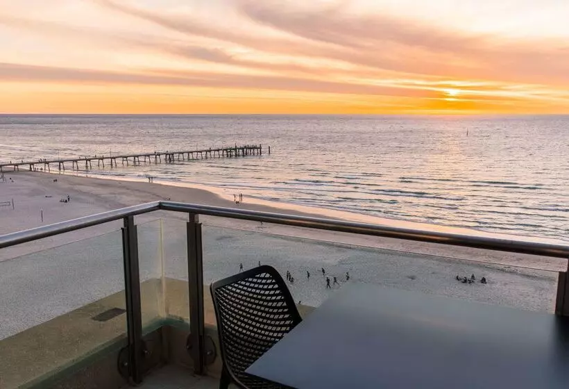 Hotel Oaks Glenelg Plaza Pier Suites