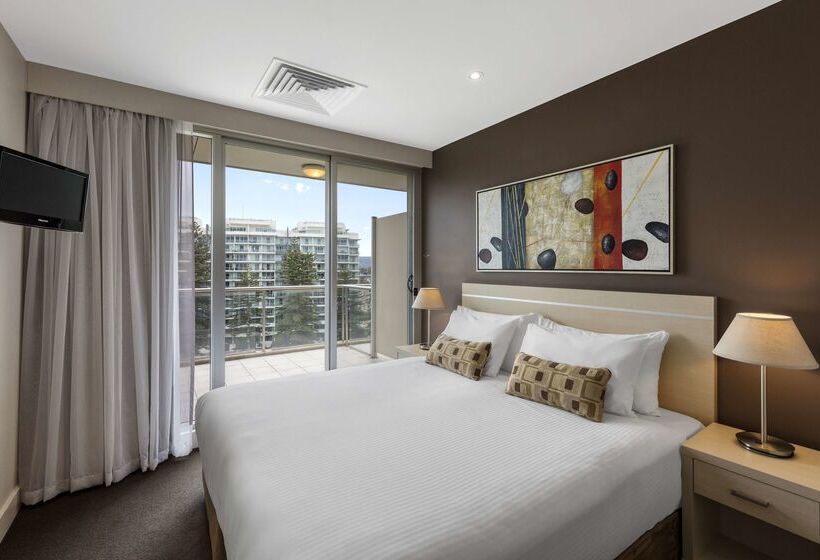 Hotel Oaks Glenelg Plaza Pier Suites