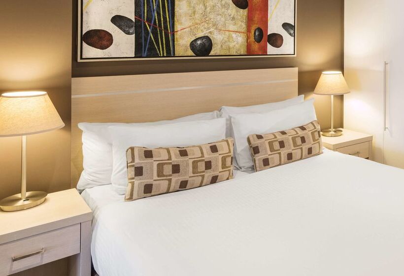 Hotel Oaks Glenelg Plaza Pier Suites