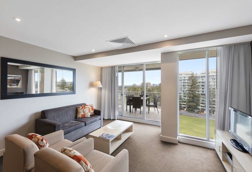 Hotel Oaks Glenelg Plaza Pier Suites