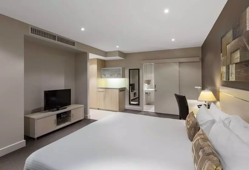 Hotel Oaks Glenelg Plaza Pier Suites