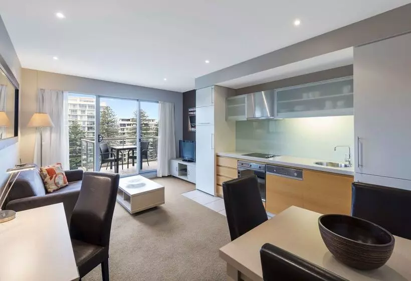 Hotel Oaks Glenelg Plaza Pier Suites