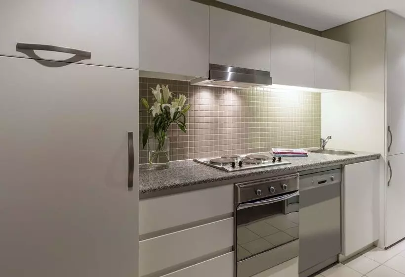 Hotel Oaks Glenelg Plaza Pier Suites