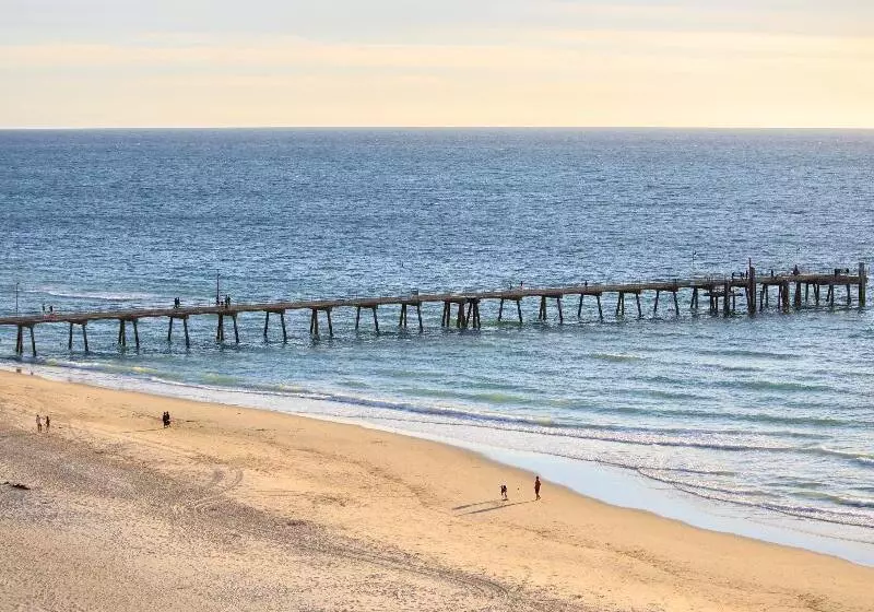 Hotel Oaks Glenelg Plaza Pier Suites