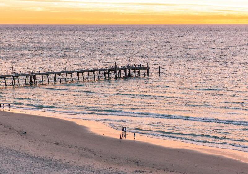 Hotel Oaks Glenelg Plaza Pier Suites