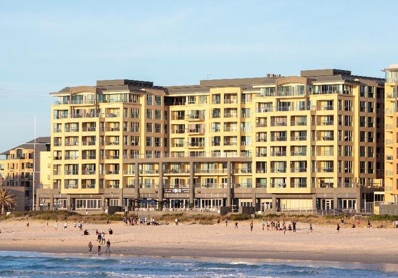Hotel Oaks Glenelg Plaza Pier Suites