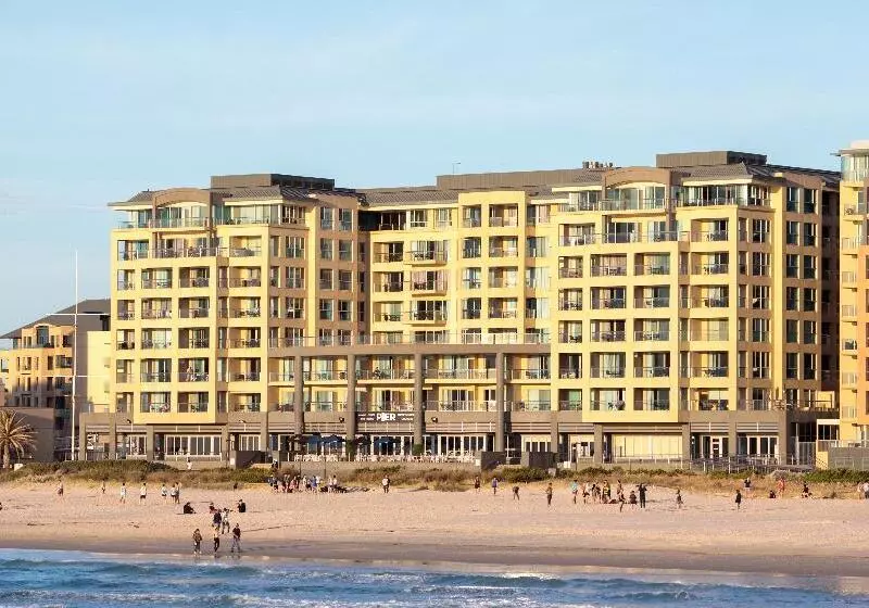 Hotel Oaks Glenelg Plaza Pier Suites