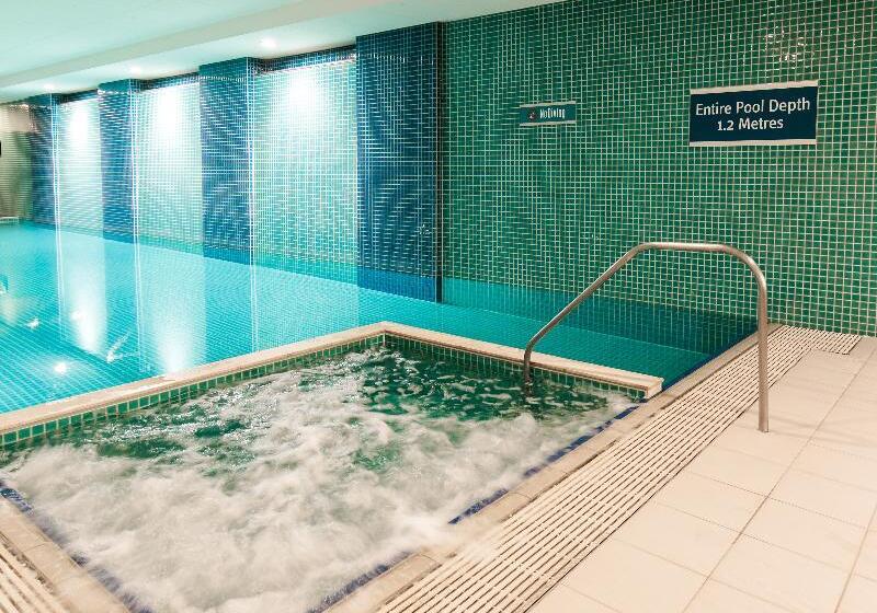 Hotel Oaks Glenelg Plaza Pier Suites