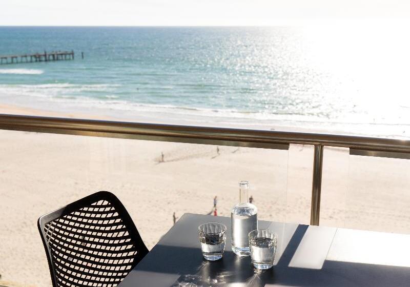 Hotel Oaks Glenelg Plaza Pier Suites