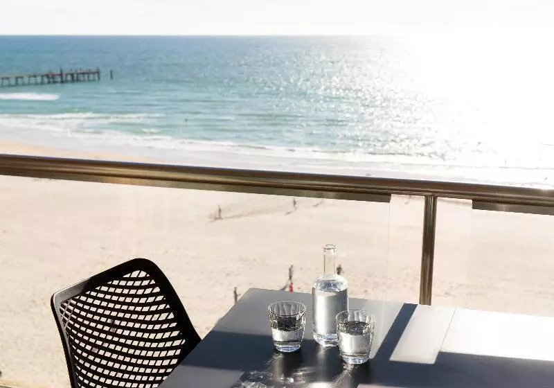 Hotel Oaks Glenelg Plaza Pier Suites