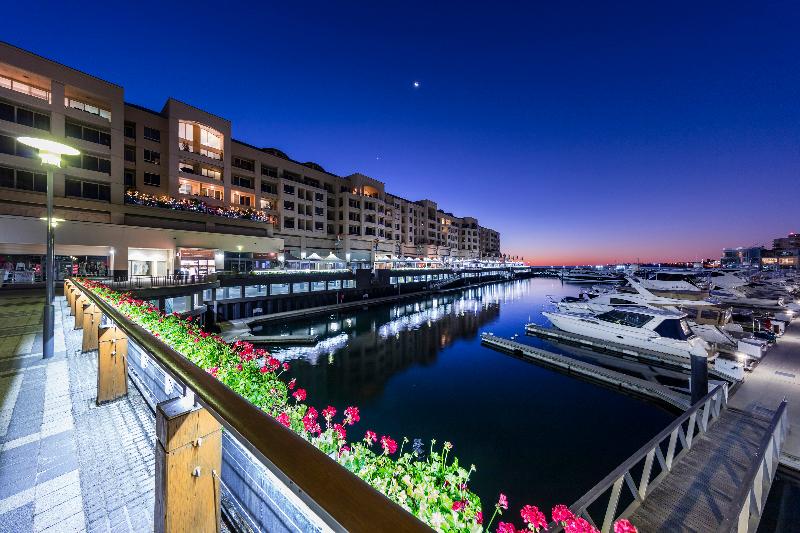 Hotel Oaks Glenelg Plaza Pier Suites