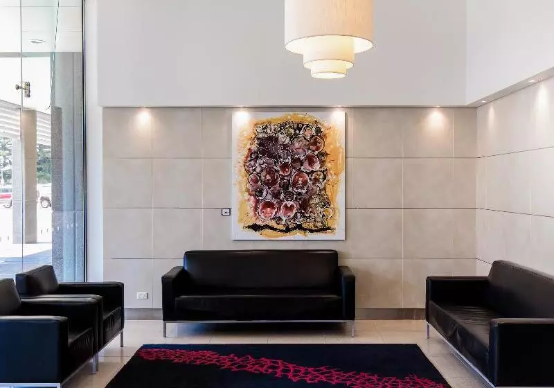 Hotel Oaks Glenelg Plaza Pier Suites