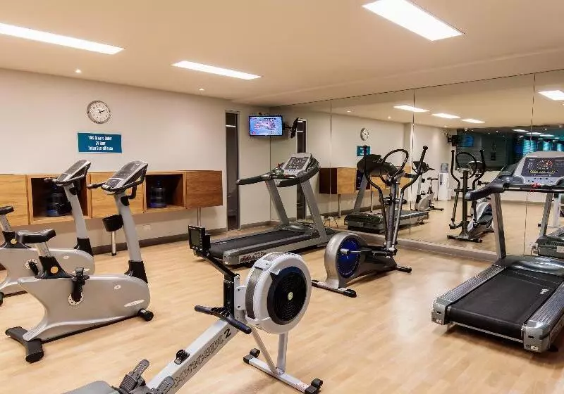 Hotel Oaks Glenelg Plaza Pier Suites